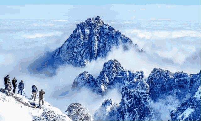 黄山的奇松,怪石,云海,温泉,雾凇, 让每一位前往的人大呼不虚此行.