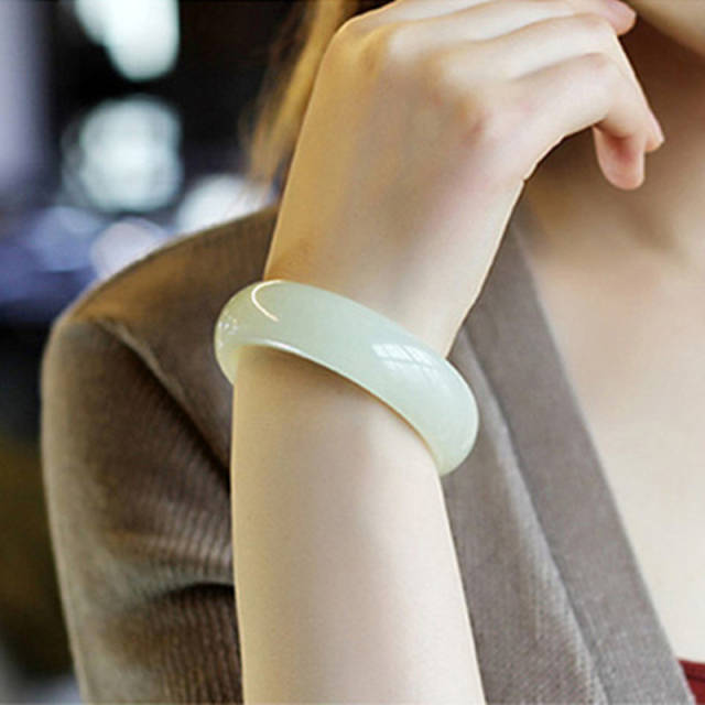 戴玉讲究有很多,不知道可不敢乱带,"人养玉三年,玉养人一生"