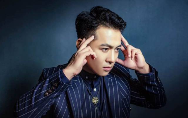 徐仁义艺名:三毛,87版《三毛流浪记》中三毛的主演,讽刺幽默喜剧《毛