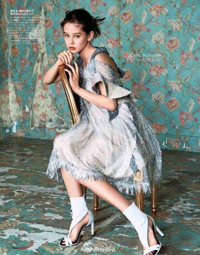 日本模特emma拍摄杂志写真 身穿大牌复古奢华