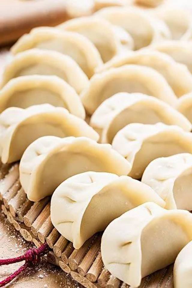 fm1069为您读美文好吃不过饺子舒服不过倒着