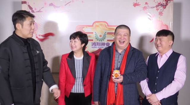 【吉林农民村晚】《红男绿女》演员再聚,上演《借钱》风波.