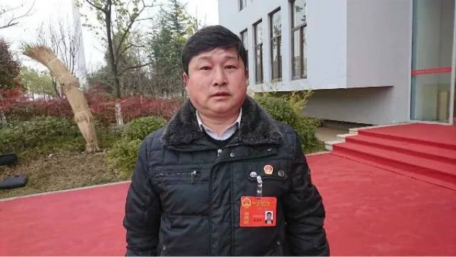 鲁甸县的李善云代表表示:现在灾后恢复重建全面完成,今后将带领群众撸