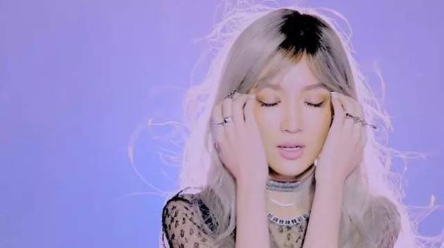 前不久,孟佳和嘎嘎王嘉尔合唱的《mood》正式上线.