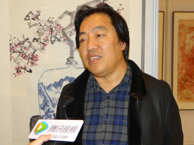 参展艺术家丁竹君先生接受媒体采访
