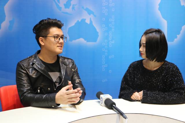 图为:主持人专访《星光大道》2016年度人气冠军倪中乐