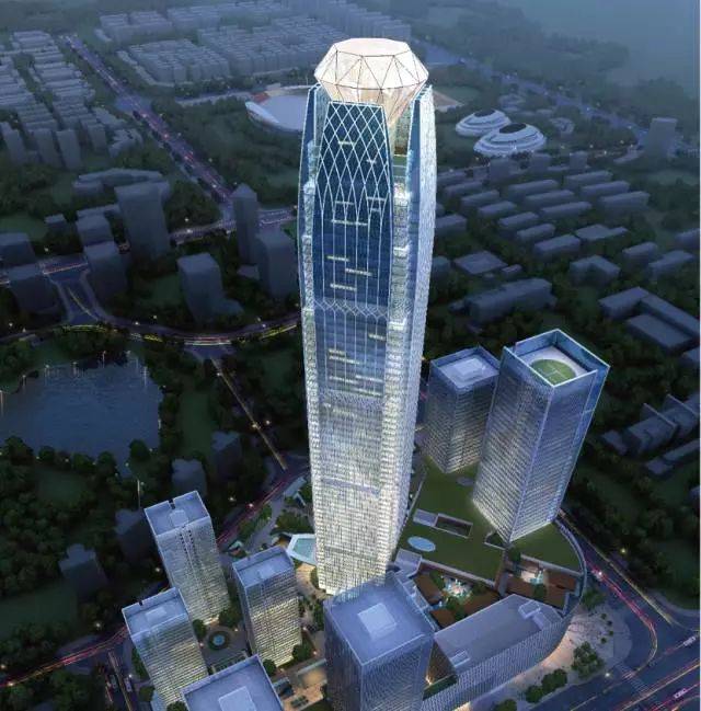 修建在 天盛中心48层上的天际泳池