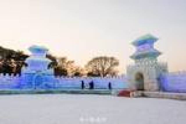 当三亚依然日日如夏时，沈阳人用冰雪造了一座古城_搜狐网