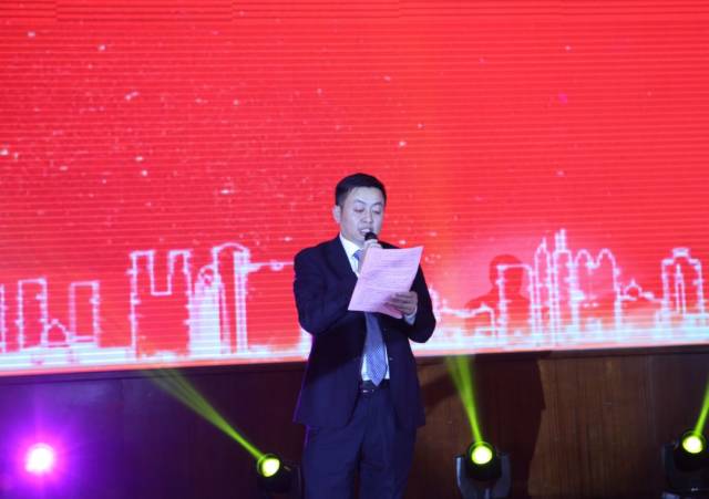 江苏鑫海湾投资有限公司董事长王必德先生,向各位到场