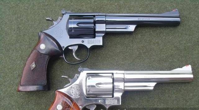 世界上最强的五把转轮手枪,威力最大的可一枪击倒一只猛兽