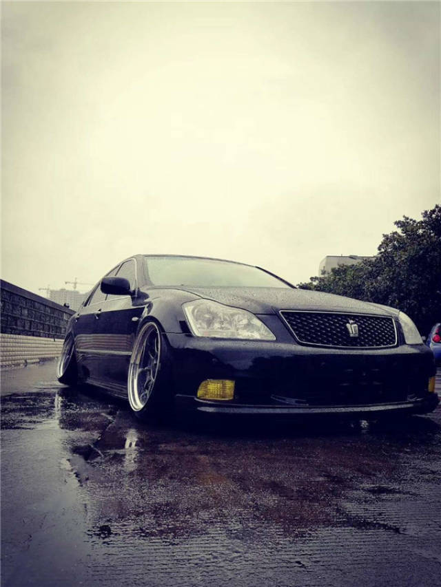 vip大王 丰田皇冠改装气动避震vip风格暴走大佬路线_手机搜狐网