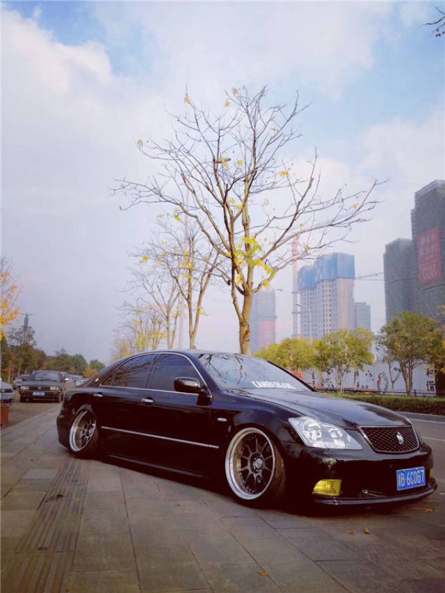 vip大王 丰田皇冠改装气动避震vip风格暴走大佬路线