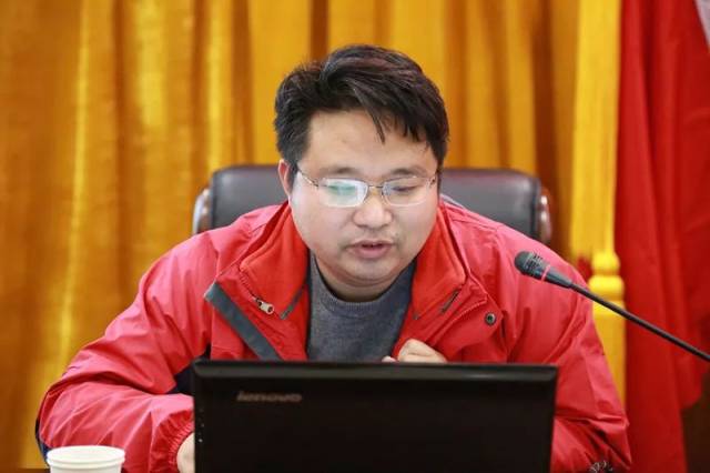 公司副总经理李芳军进行培训