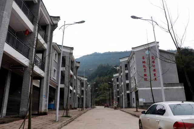 新春走基层|易地搬迁挪新窝 勤劳脱贫奔小康——旺隆镇富顺村易地扶贫