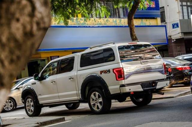 过年回家有猛禽这么一辆皮卡可比开宝马还抢眼!