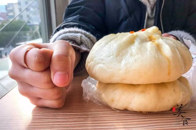 "旧派代表"之一的 菜猪油包