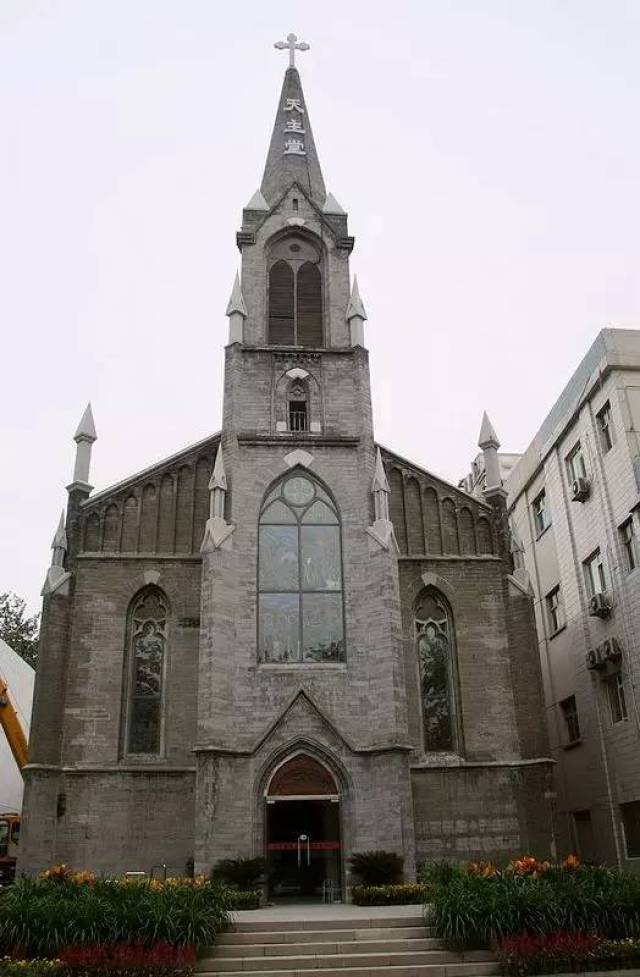 位于北京市西城区西直门内大街130号,是第一个以加纳婚宴为主题的教堂