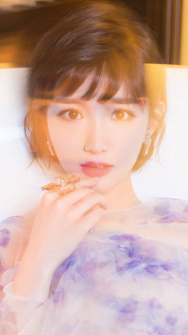 大眼睛尖下巴,她就是典型的标准美女——毛晓彤