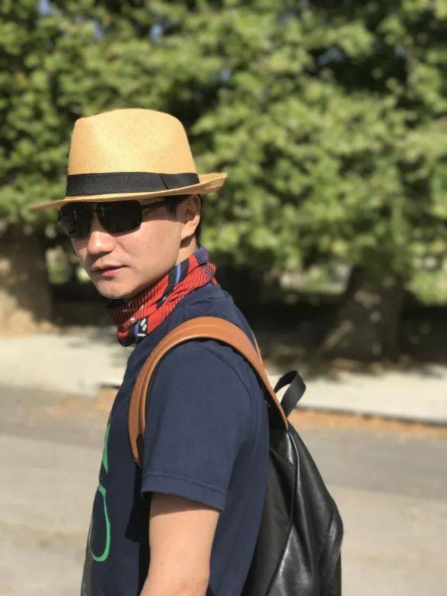 今日主播郑朋青年作家