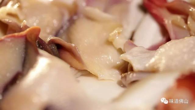 而最特别的地方就是马贝吃起来很鲜甜,如果来这家餐厅的话,它一定是必