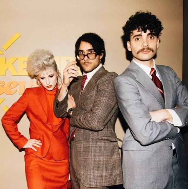 这支颜值超高的摇滚乐队教你正确打开80年代复古风