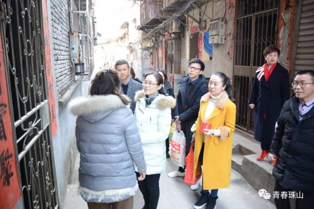 团区委联合开展"青春暖瓷都"慰问困难青少年家庭活动