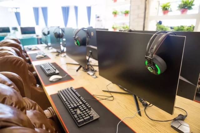 龙游闲鱼网咖新湖风景店开业了,最高配置为吃