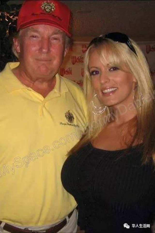 特朗普贴心拥抱梅拉尼娅,与艳星传绯闻后首秀