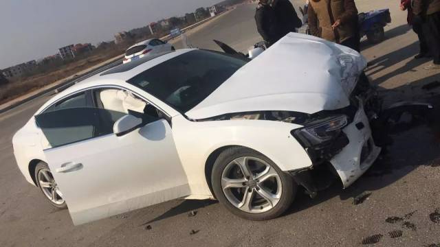 突发车祸!乐平奥迪面目全非,车主目前状况未知.