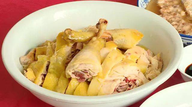 选材新鲜正宗,口感绝佳,五分; 鲞蒸肉饼也很不错,四分; 鸡冠油蒸芋艿