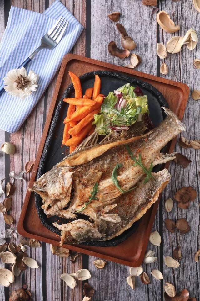 (▲ 香烤海鲈鱼)