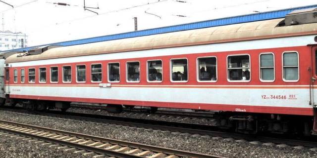 绿皮车,红皮车,高铁.坐个遍,最怀念的却是爸爸的"小摩托"