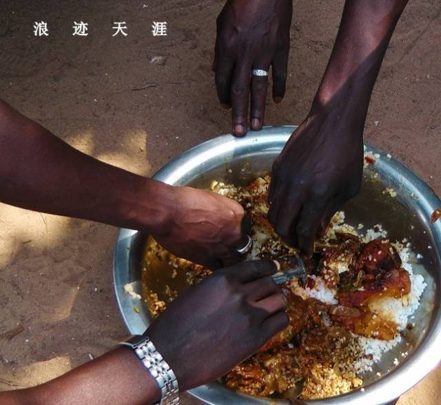 非洲人吃饭照片图片