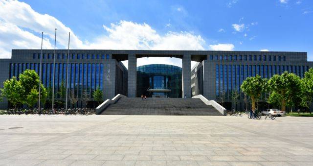 河北师范大学是河北省人民政府与教育部共建的省属重点大学,河北省"双