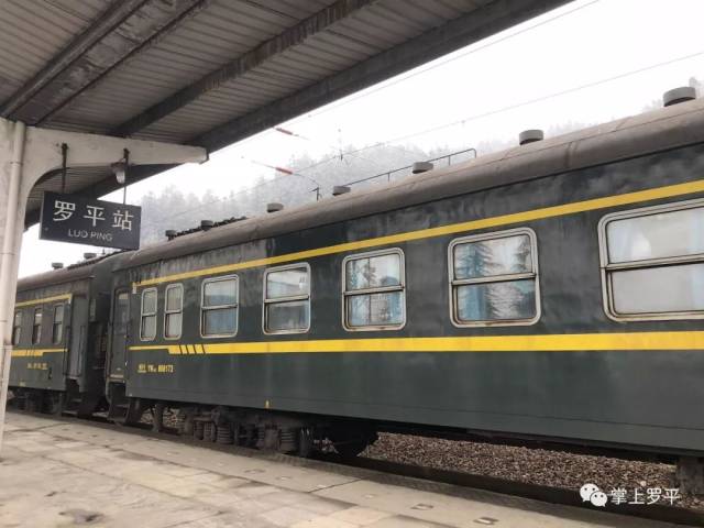 今天,在罗平火车站拍到了这一幕