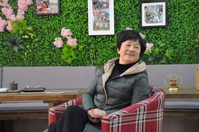 黄冈市领导吴美景慰问管慧芳并调研武师附小