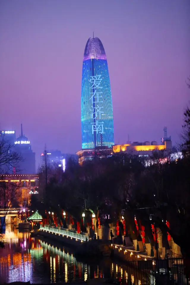 一脚踏进秦淮河,桨声唤醒在济南