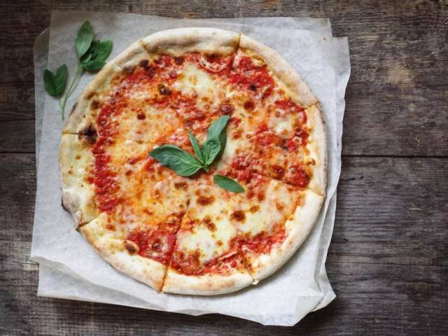 pizza day的活动,全国各地400多家餐厅将提供30%的披萨折扣!