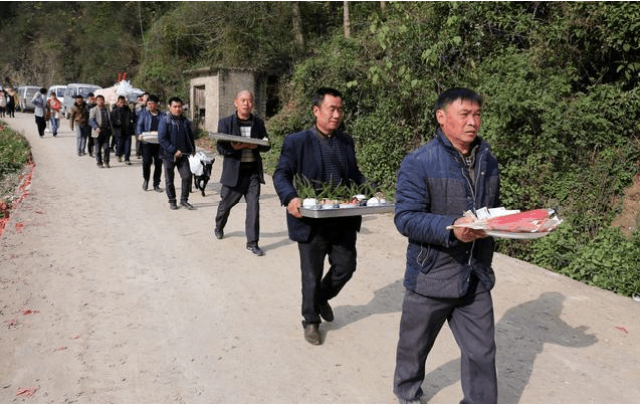 專家建議強制取消農村喪事大操大辦現象,老農的一句話才是關鍵!