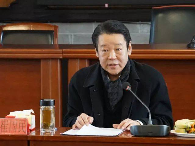 北京市文物局党组副书记,副局长崔国民向老同志通报了局2017年文博