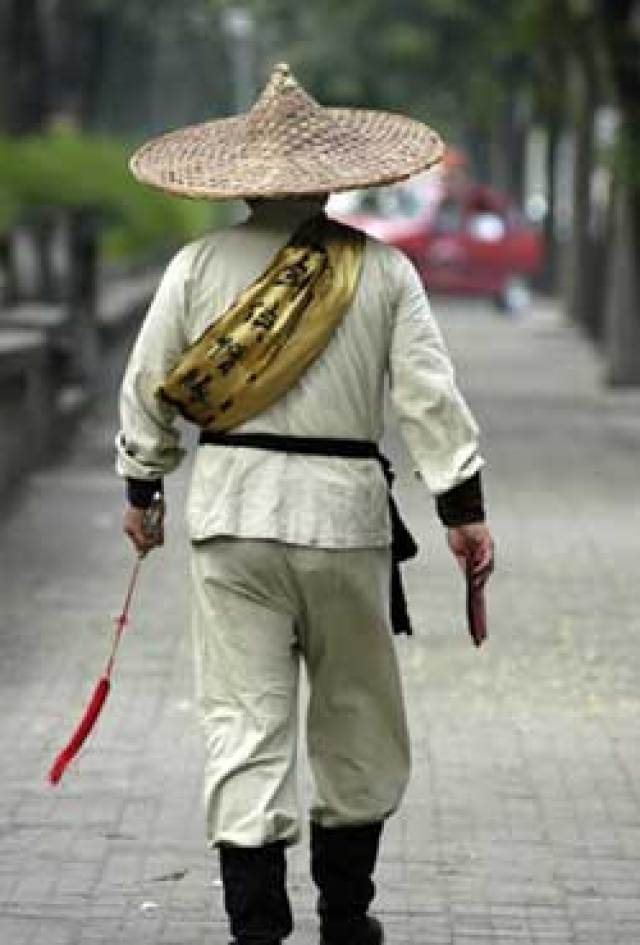 当我们古代的包袱走进时尚舞台,你怎么看!_手机搜狐网