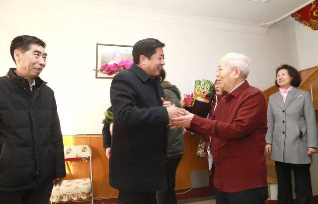 省卫计委主任李凤岐慰问我院终身教授王树荚