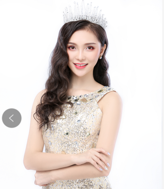 亚洲小姐钟金玲 活动最后便是新专辑的签售,两位歌手和在场的歌迷们