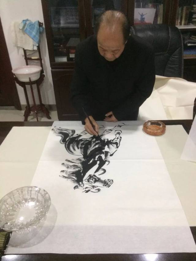 渭南易通特邀著名国礼画家陈宏先生莅临授画