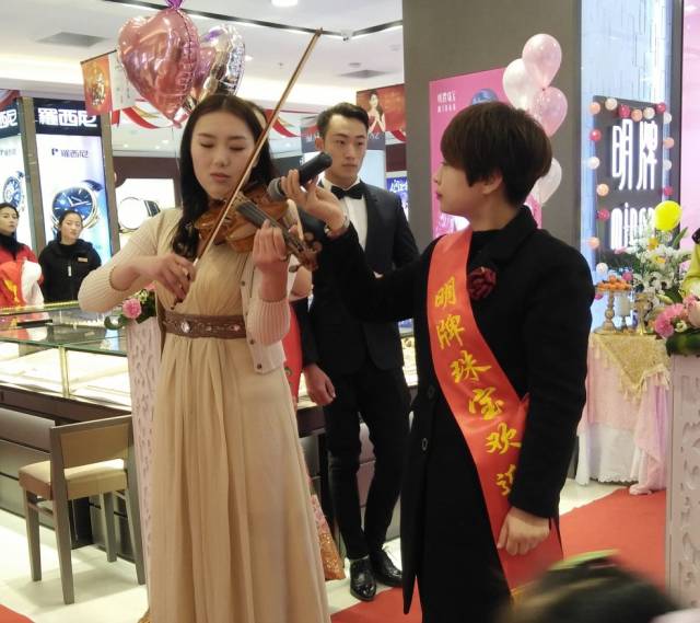 现场小提琴演奏
