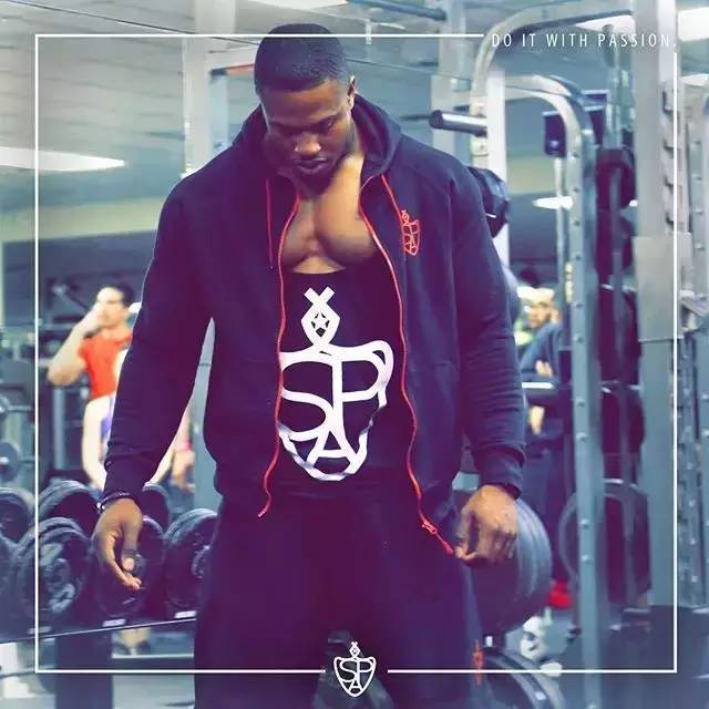 全球身材最牛逼的黑人肌肉大猩猩