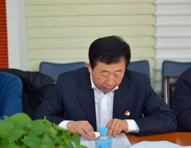 会在宾馆二楼会议室召开,松花江林业管理局党委委员,副局长毕英杰出