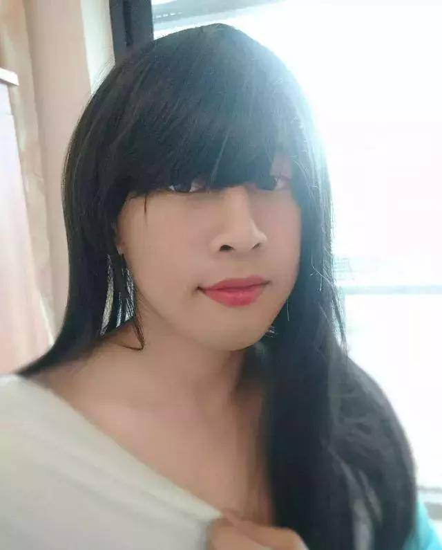 拍这些照片的原因大致可归为三类:搞笑需要,艺术需要,lgbt作品需要.