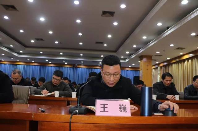 会后,副县长王巍就我县岁末年初安全生产工作作出具体部署:一要