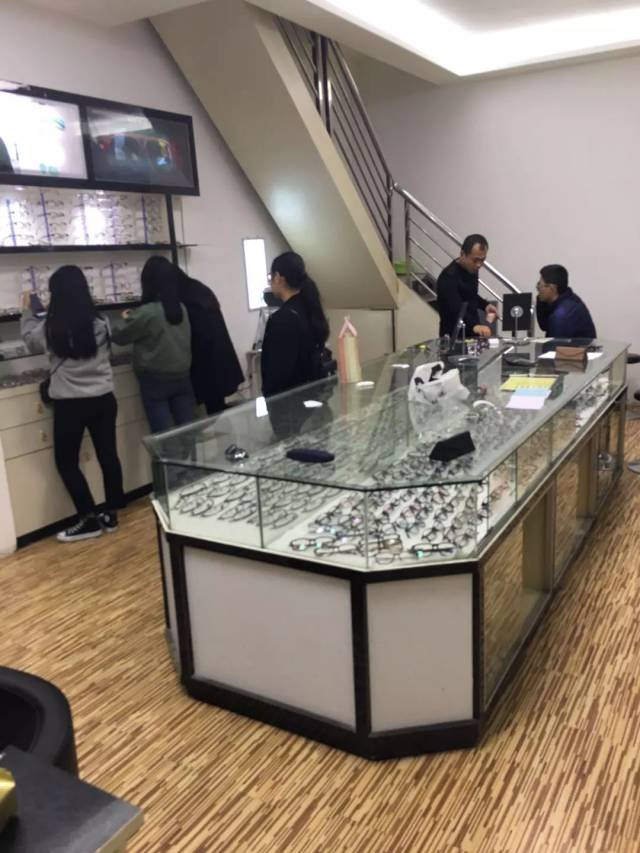 论配镜我只服普宁这家眼镜店,大过年还发福利,全场三折起!